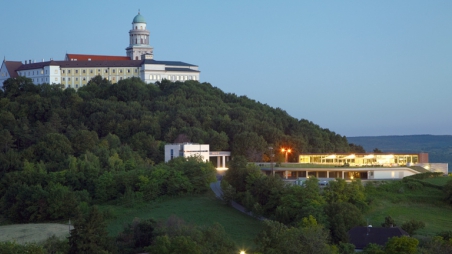 Viator Apátsági Étterem és Borbár